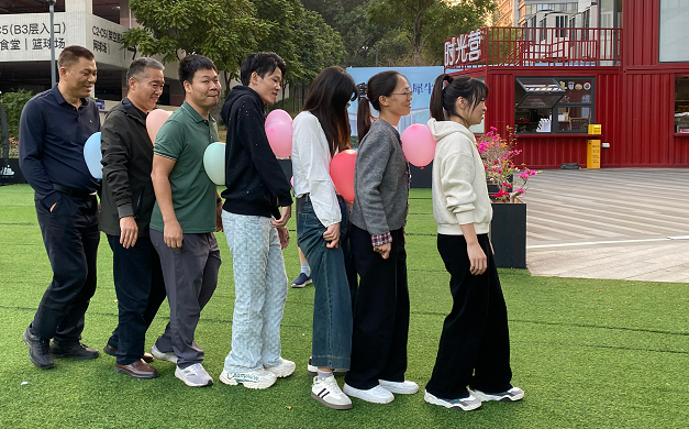 1765177570591932.png 夹气球.png